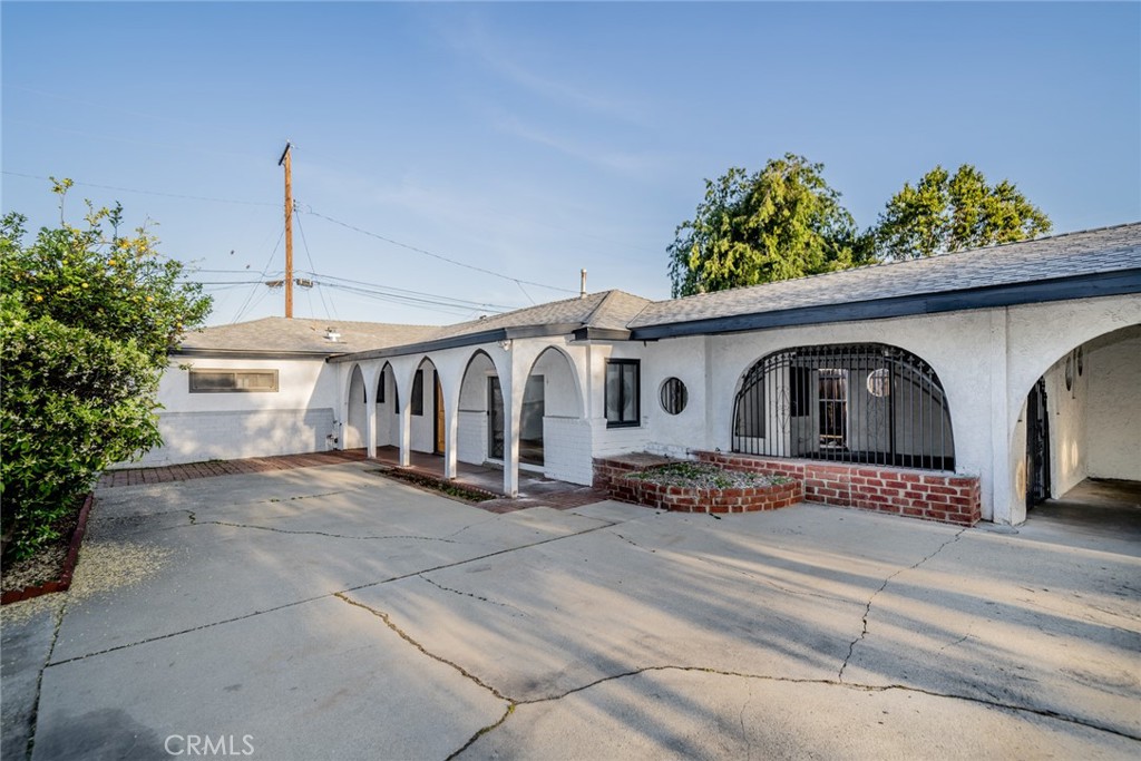 932 S Bon View Avenue