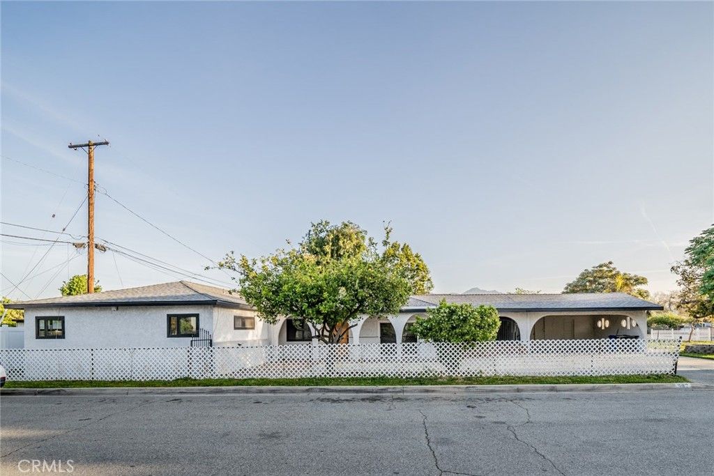 Photo of 932 S Bon View Avenue, Ontario, CA 91761 (MLS # IV25266238)