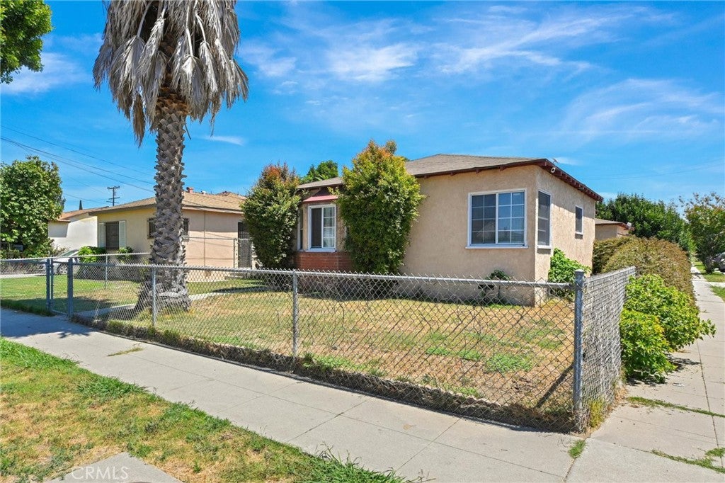 1330 E Caldwell