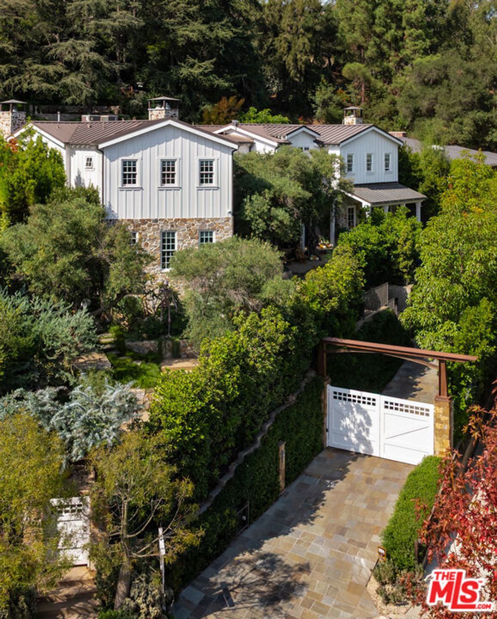 Photo of 664 Elkins Road, Los Angeles, CA 90049 (MLS # 25610527)