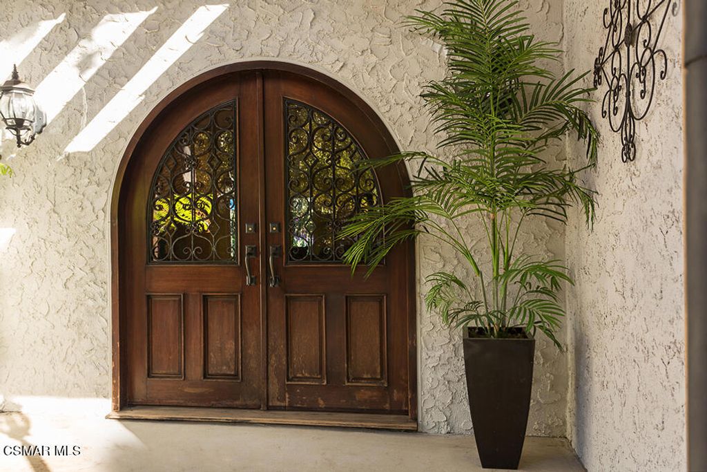 Photo of 4090 Cresthaven Drive, Thousand Oaks, CA 91362 (MLS # 226000885)