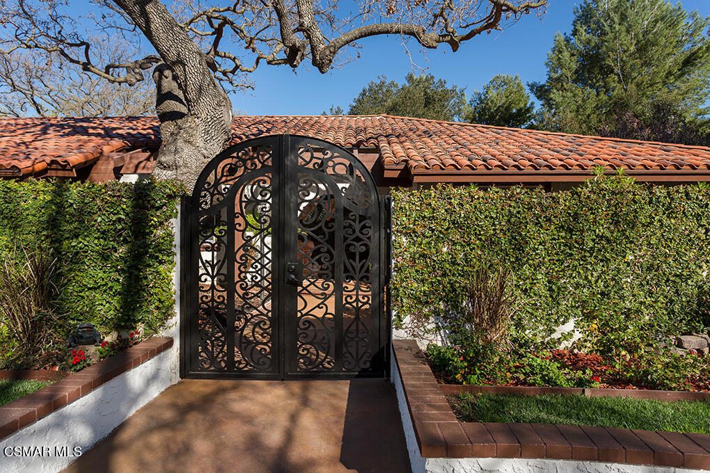 4090 Cresthaven Drive