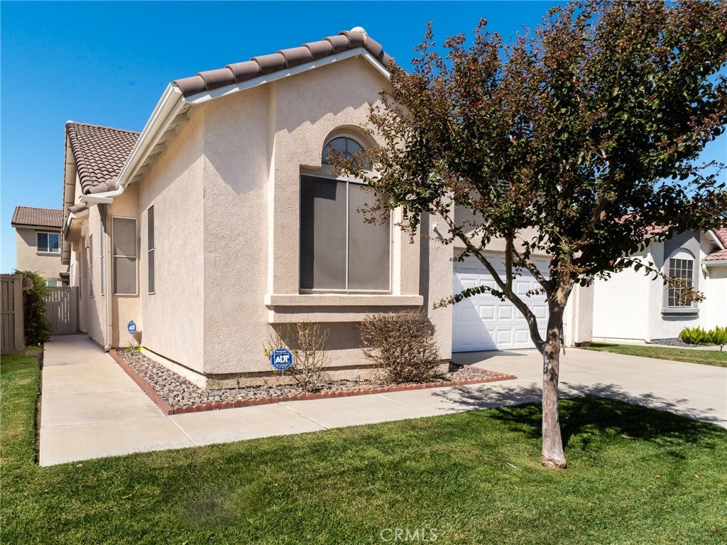 1746 Ametista Drive