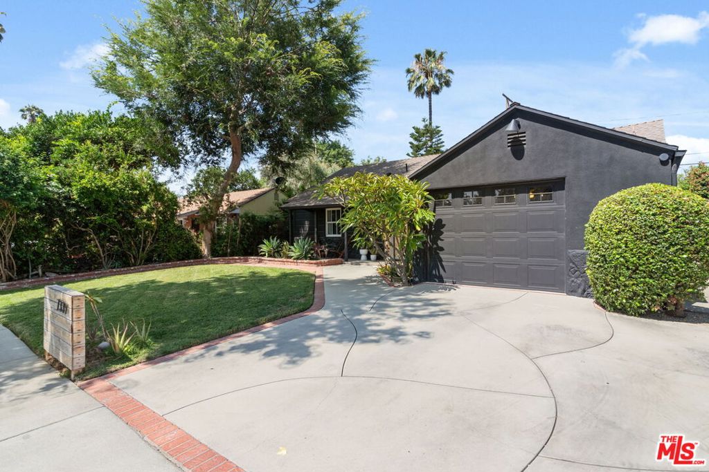Properties 4 7339 Lasaine Avenue
