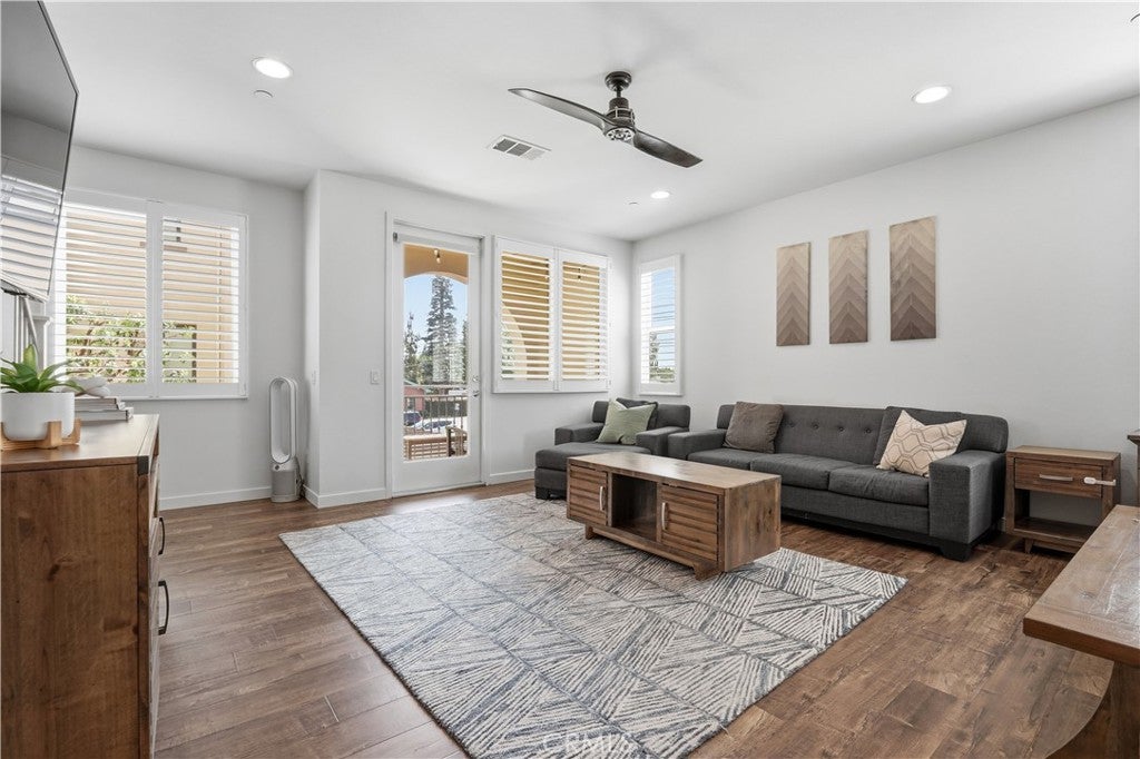 809 S Anaheim Boulevard 101