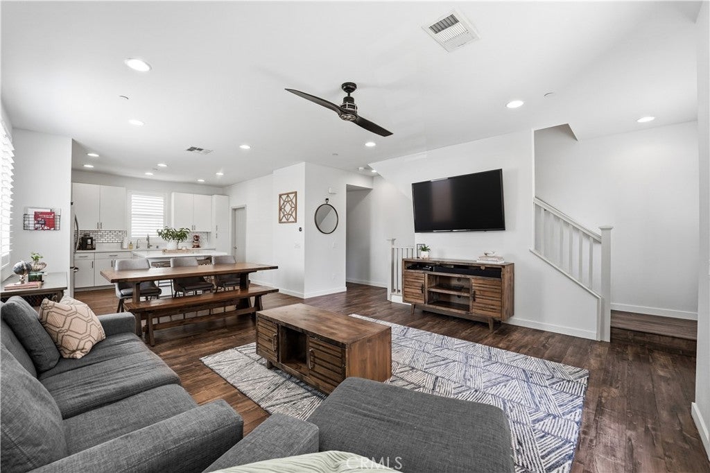 809 S Anaheim Boulevard 101