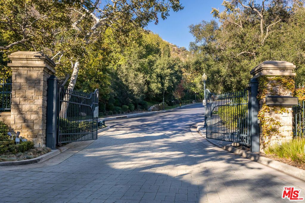 Photo of 11742 Ipswich Court, Los Angeles, CA 90077 (MLS # 25591479)