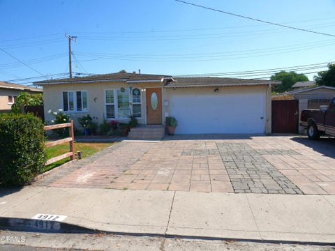 Photo of 4912 Bradfield Place, Oxnard, CA 93033 (MLS # V1-38893)