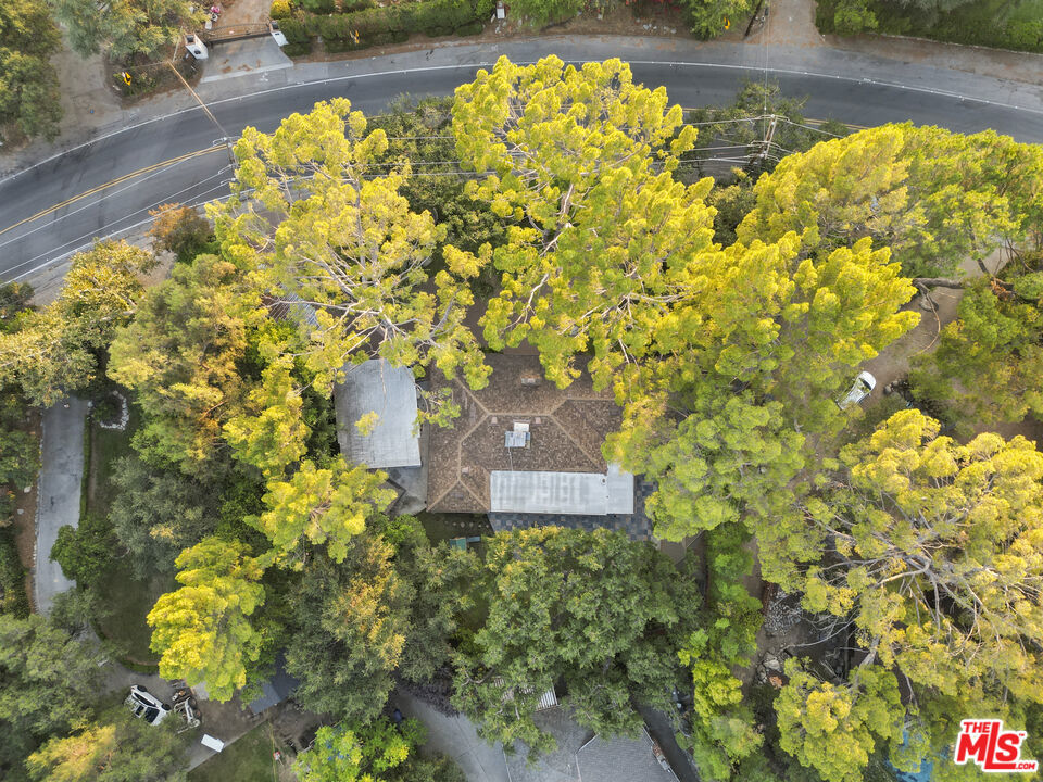 2452 N Altadena Drive