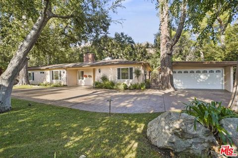 Photo of 2452 N Altadena Drive, Altadena, CA 91001 (MLS # 26656597)