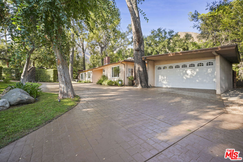 2452 N Altadena Drive