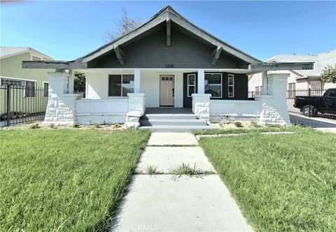 Photo of 1225 W 41st Pl, West Los Angeles, CA 90034 (MLS # DW25117623) Photo of 1225 W 41st Pl, West Los Angeles, CA 90034 (MLS # DW25117623)