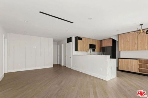 Photo of 1450 S Crescent Heights Boulevard #1/2, Los Angeles, CA 90035 (MLS # 26647733)