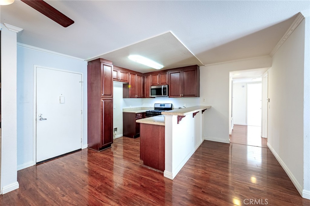 5550 Owensmouth Avenue 120