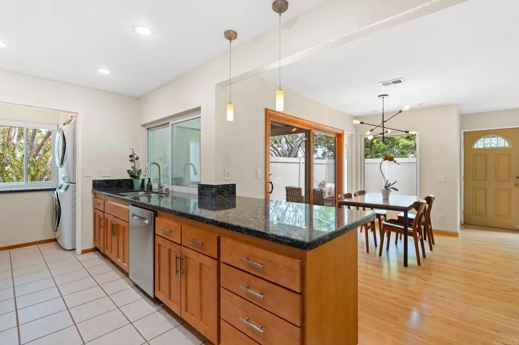 Encinitas, California 92024, United States, 3 Bedrooms Bedrooms, ,3 BathroomsBathrooms,Residential,Active,232325