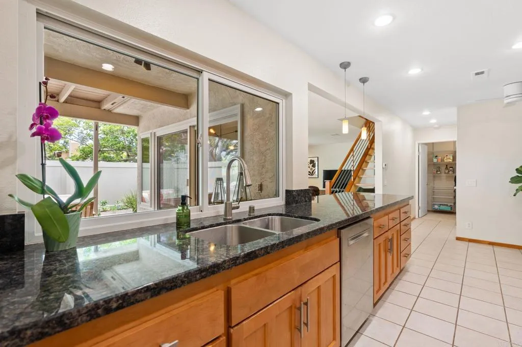 Encinitas, California 92024, United States, 3 Bedrooms Bedrooms, ,3 BathroomsBathrooms,Residential,Active,232325