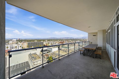 Photo of 3785 Wilshire Boulevard #1607, Los Angeles, CA 90010 (MLS # 26860325)