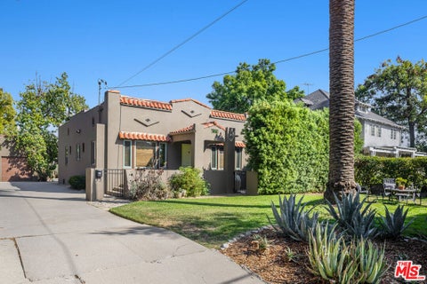 Photo of 884 N Raymond Avenue, Pasadena, CA 91103 (MLS # 26991959)