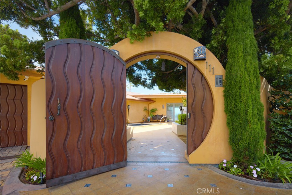 111 S La Senda Drive