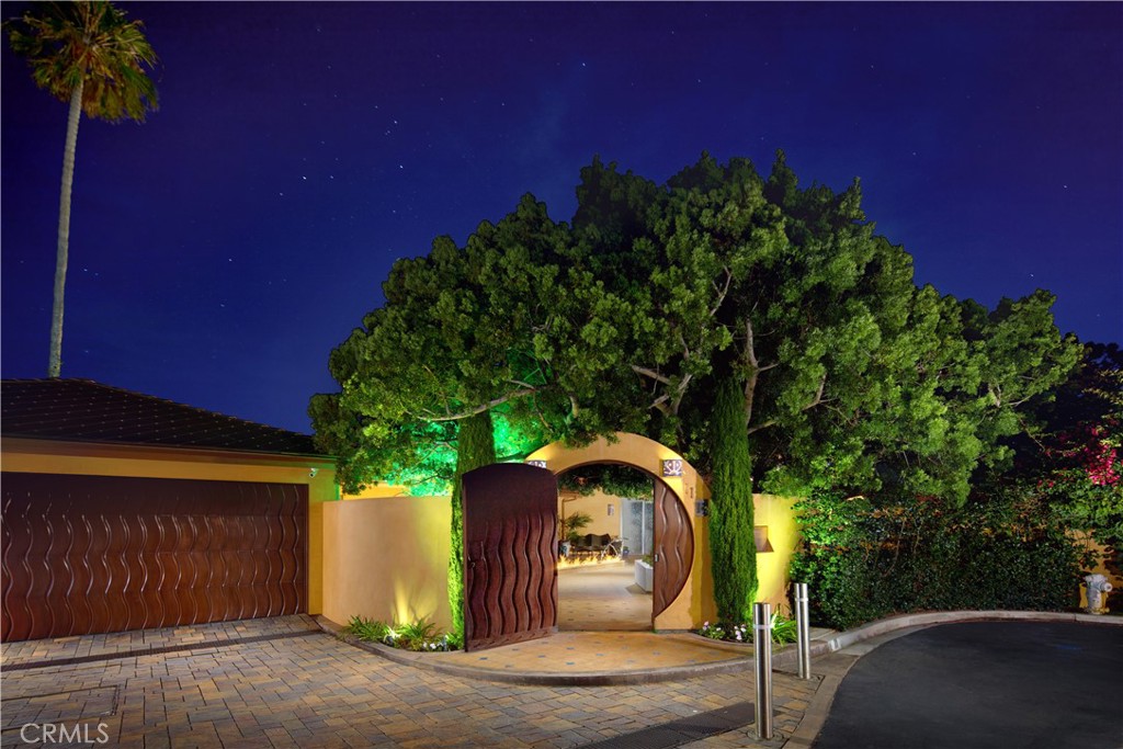 111 S La Senda Drive