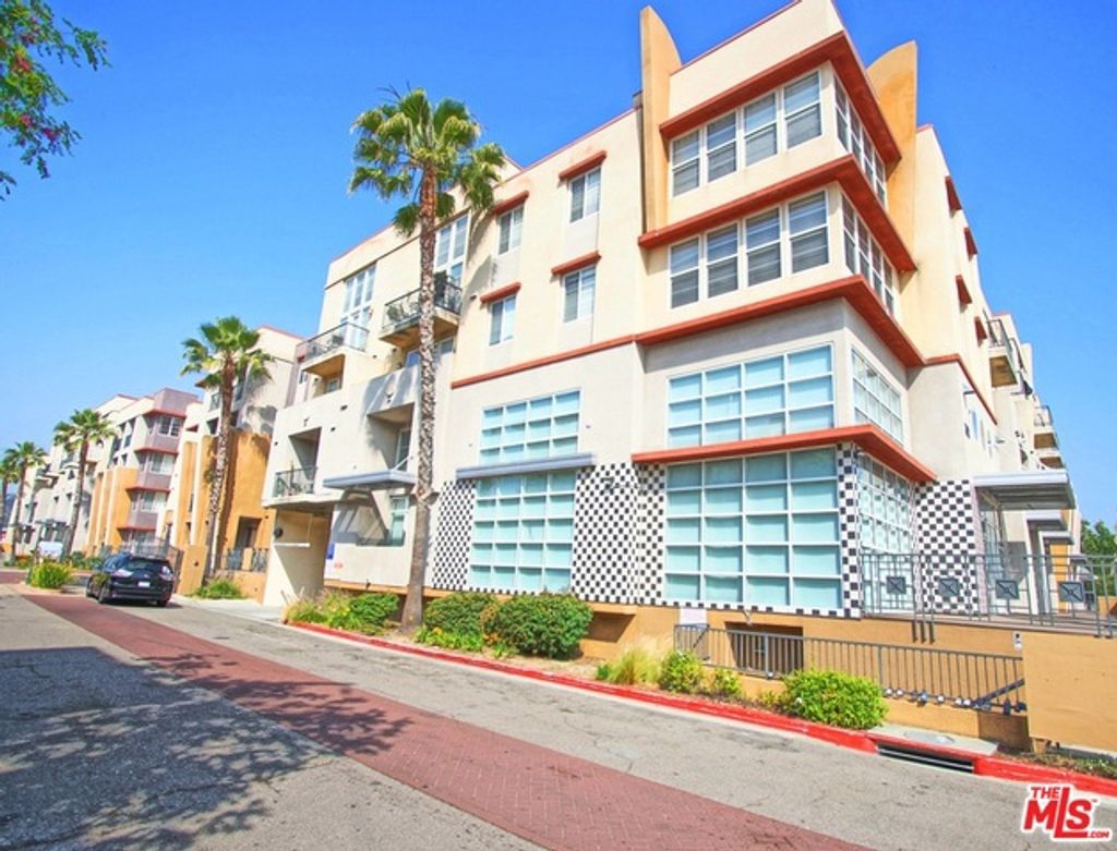 listing image 130725663816697754269