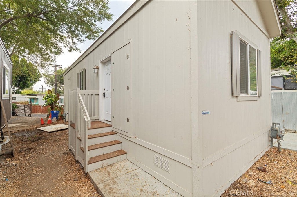 12245 San Fernando Road 32