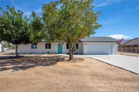 Photo of 11081 Caribou Ave AVE, Apple Valley, CA 92308 (MLS # TR26129151)