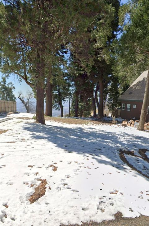 Photo of 24419 Great View Dr, Crestline, CA 92325 (MLS # CV25253816)