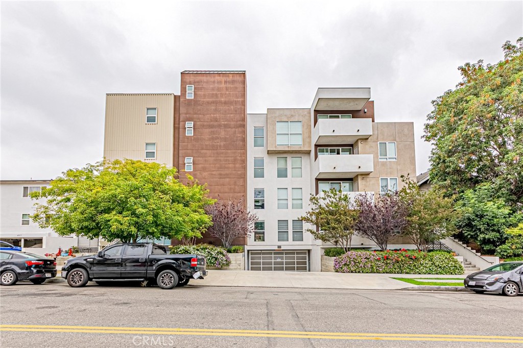 Welcome to 4813 Oakwood Ave #210 — a modern and spacious 3-bedroom, 3-bathroom townhome-style condo offering 1,647 sq ft of comfortable living space. Built in 2017, this well-maintained home features an open floor plan with abundant natural light, ideal for both everyday living and entertaining. The main living area includes a bright and airy living room, a contemporary kitchen with ample cabinet space, and a private balcony for relaxing outdoors. All three bedrooms are generously sized, including a primary suite with a walk-in closet and en-suite bath. This home also includes two tandem parking spaces in a gated garage, plus guest parking for visitors. Residents can enjoy access to a community fitness center and the convenience of being internet and base cable TV ready. Located in a secure, well-kept complex in the heart of Los Angeles, this unit is just minutes from Larchmont Village, Koreatown, Hollywood, and major freeways. Don't miss this opportunity to own a stylish and move-in-ready home in a prime LA location.