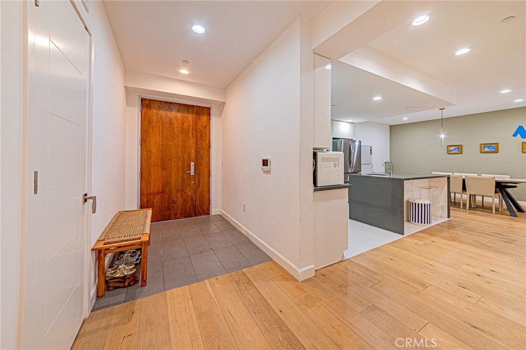 Properties 1 4813 Oakwood Avenue 201