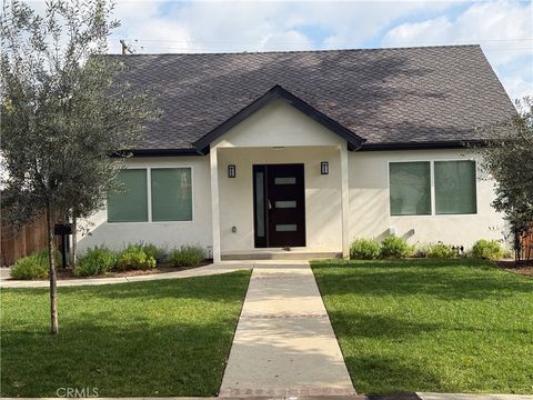 Photo of 1070 N Vinedo Avenue, Pasadena, CA 91107 (MLS # AR26017946)