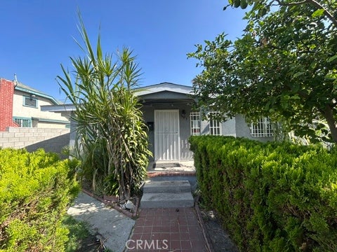 Photo of 623 W 78th ST, Los Angeles, CA 90044 (MLS # SR26171936)