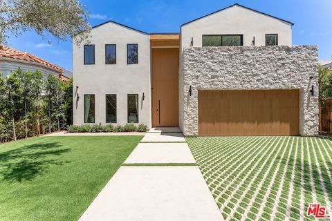 Photo of 4630 Saloma Avenue, Sherman Oaks, CA 91403 (MLS # 26834379)