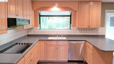 Photo of 29 Thorndale PL PL, Moraga, CA 94556 (MLS # 41134884)