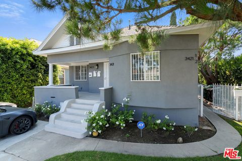 Photo of 3421 Walton Avenue, Los Angeles, CA 90007 (MLS # 26634031)
