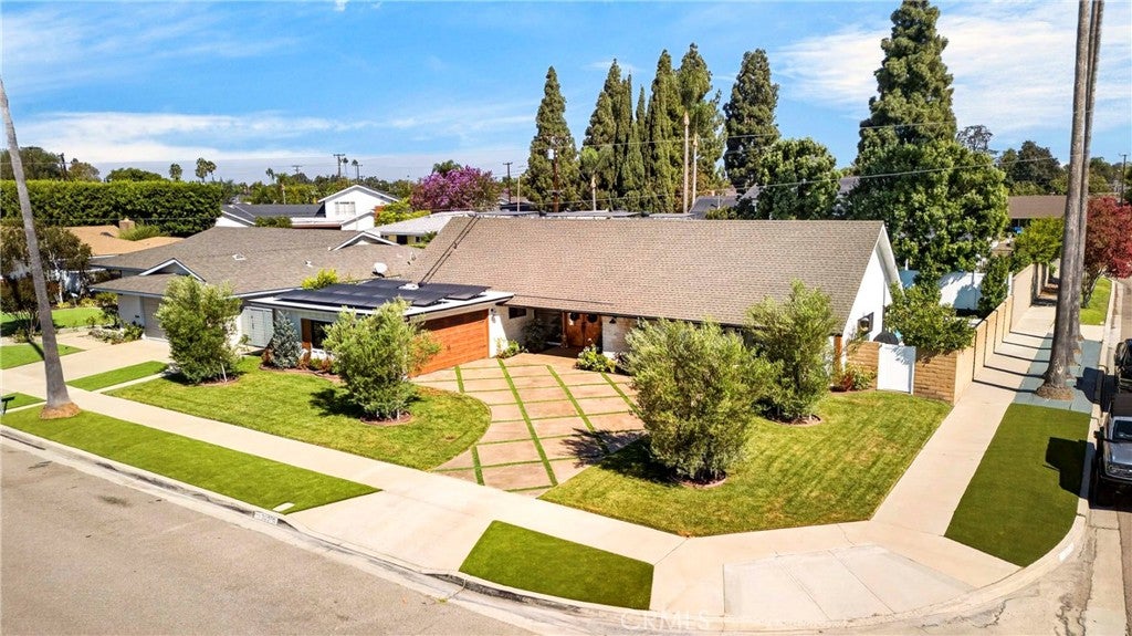 3031 E Elgin