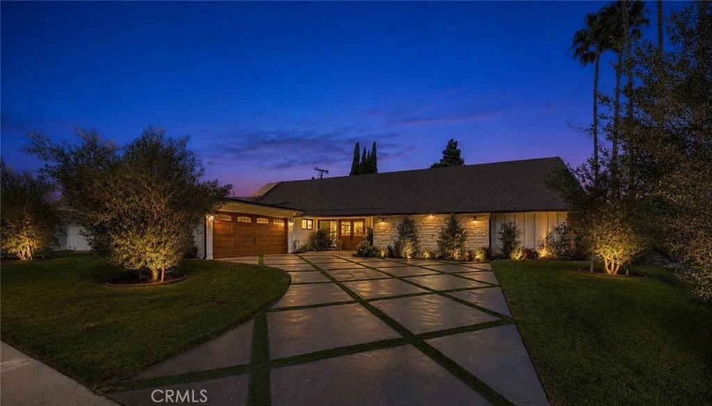 3031 E Elgin