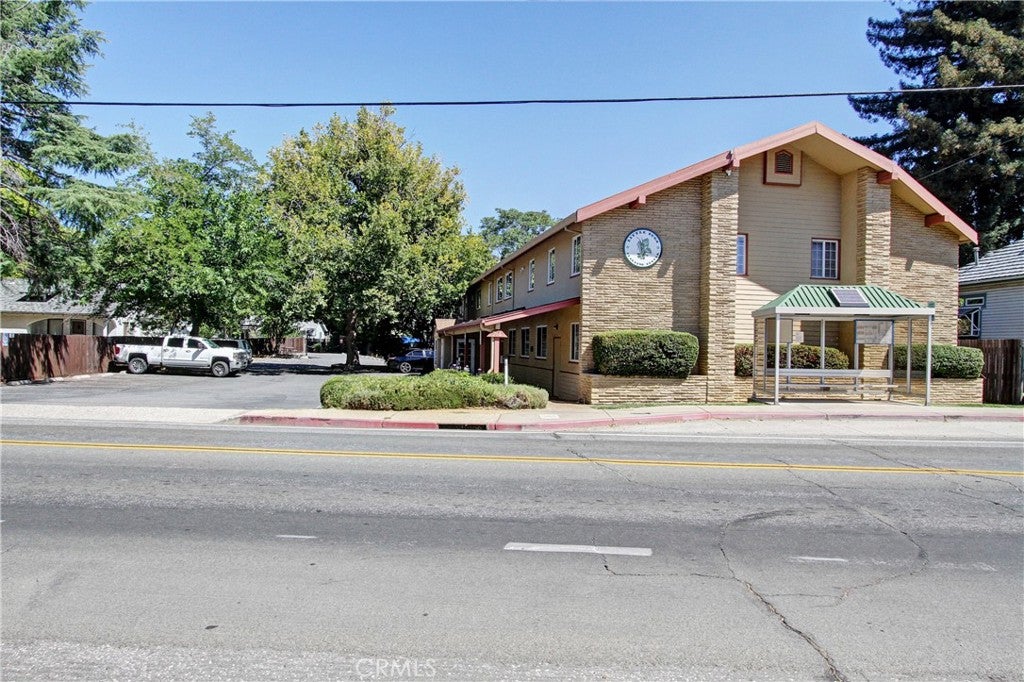 714 W Main St