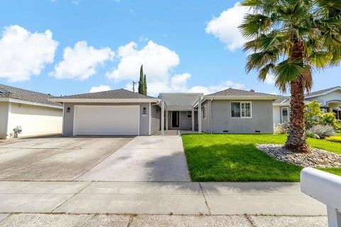 Photo of 1304 Antwerp Lane, San Jose, CA 95118 (MLS # ML82043966)
