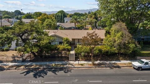 Photo of 9601 Corbin Avenue, Northridge, CA 91324 (MLS # SR26003972)