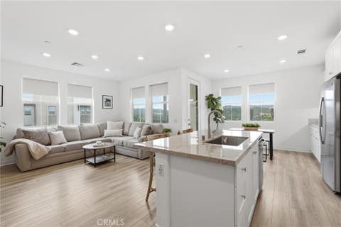 Featured picture for the property OC26099864
