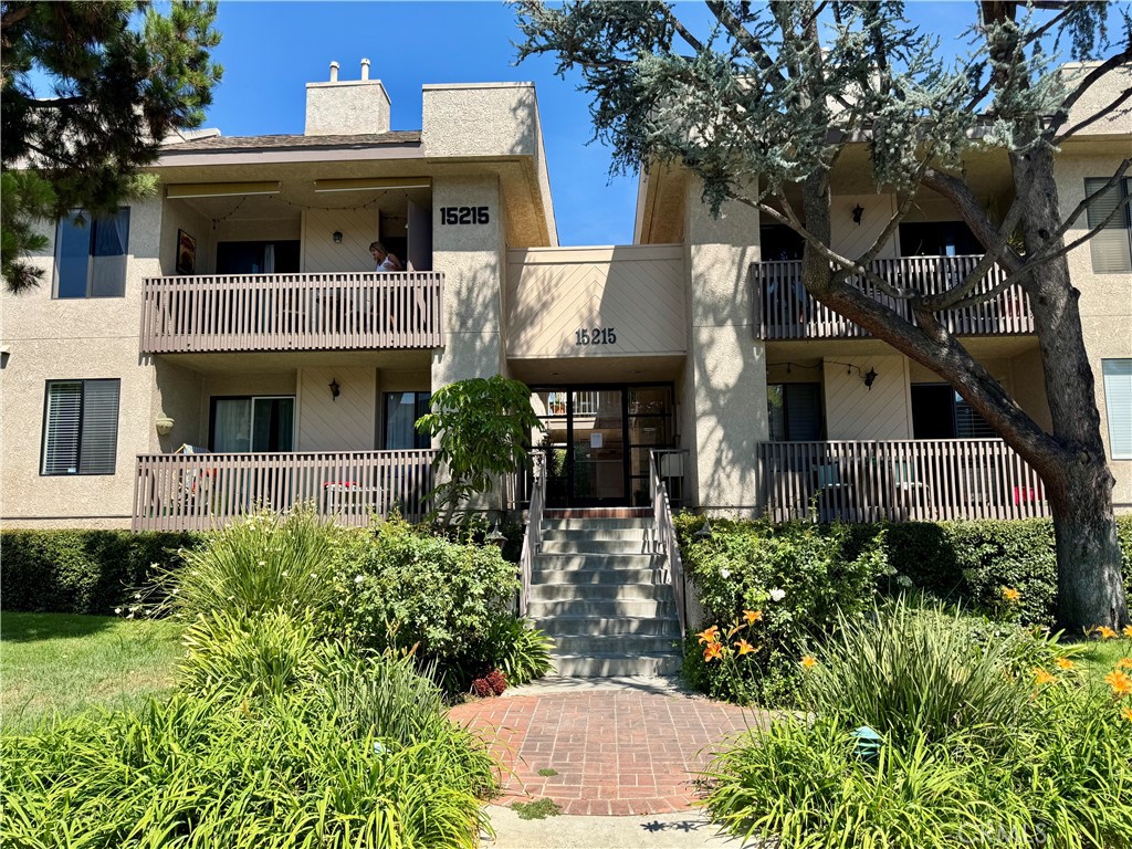 Desirable and unique Oak Point pet friendly community. Two bedrooms, with one full and one-half bath, plus a private master vanity dressing area. Tastefully remodeled throughout with high quality materials, including recessed lighting, a kitchen with custom cabinetry featuring quiet close hinges and drawers, granite counters with tile backsplash, stainless steel appliances, microwave hood and tile flooring. Fully remodeled powder room, bath vanities with granite counters, raised panel doors. Laminate flooring and hardwoods, with extra high base moldings. Other features include; loads of bedroom closet space with custom improvements as well as two first floor guest closets, gas fireplace, included washer/dryer set, direct access to subterranean garage parking and storage locker, private north facing balcony, windows with new custom shutters and sky lighted staircase. Community features include; pristine park-like grounds, multiple tennis courts, multiple pool and spas, sauna, and recreation room. Additionally, the HOA is earthquake insured. Lastly the property is conveniently located near the intersection of the 101 and 405 freeways, close to shopping, dining and entertainment centers.