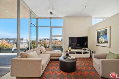Photo of 4080 Glencoe Avenue #420, Marina Del Rey, CA 90292 (MLS # 26665361)