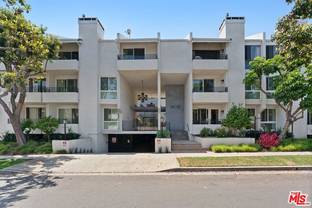 Photo of 1909 Pelham Avenue #111, Los Angeles, CA 90025 (MLS # 26673629)