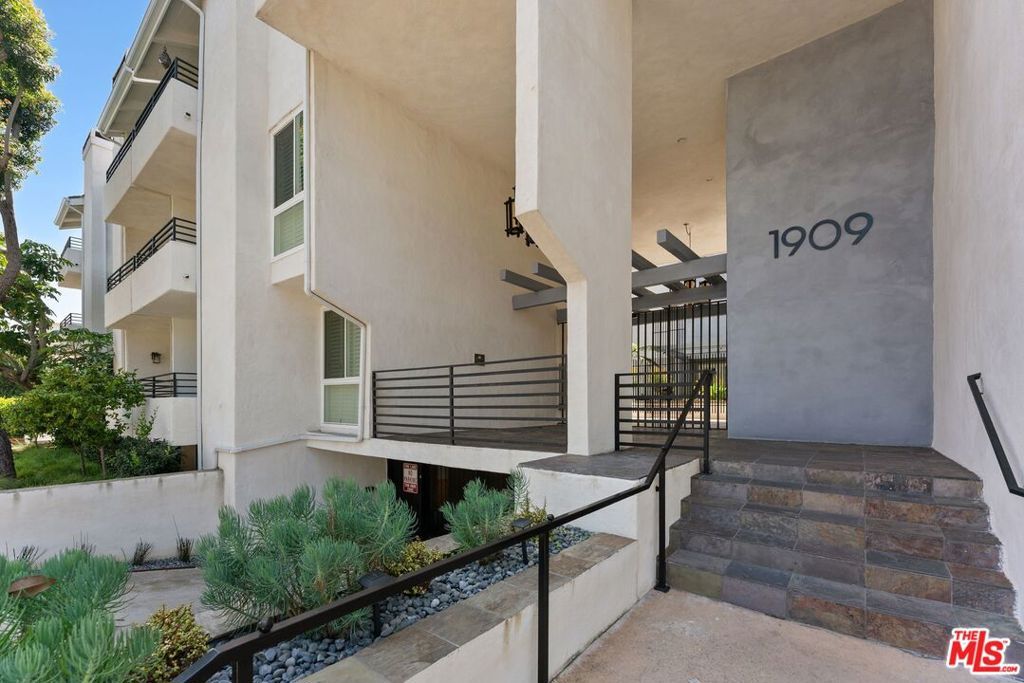 Photo of 1909 Pelham Avenue #111, Los Angeles, CA 90025 (MLS # 26673629)