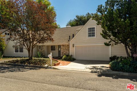 Photo of 2224 Linda Flora Drive, Los Angeles, CA 90077 (MLS # 26837499)