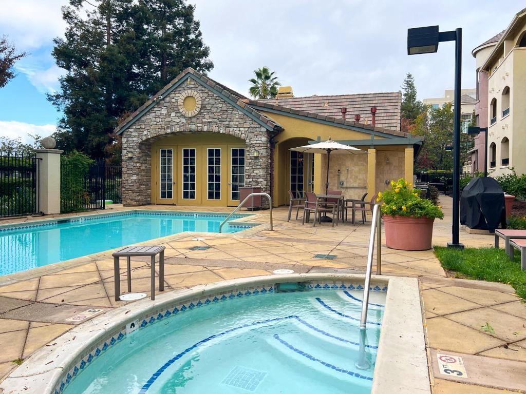 1550 Technology Drive 1099