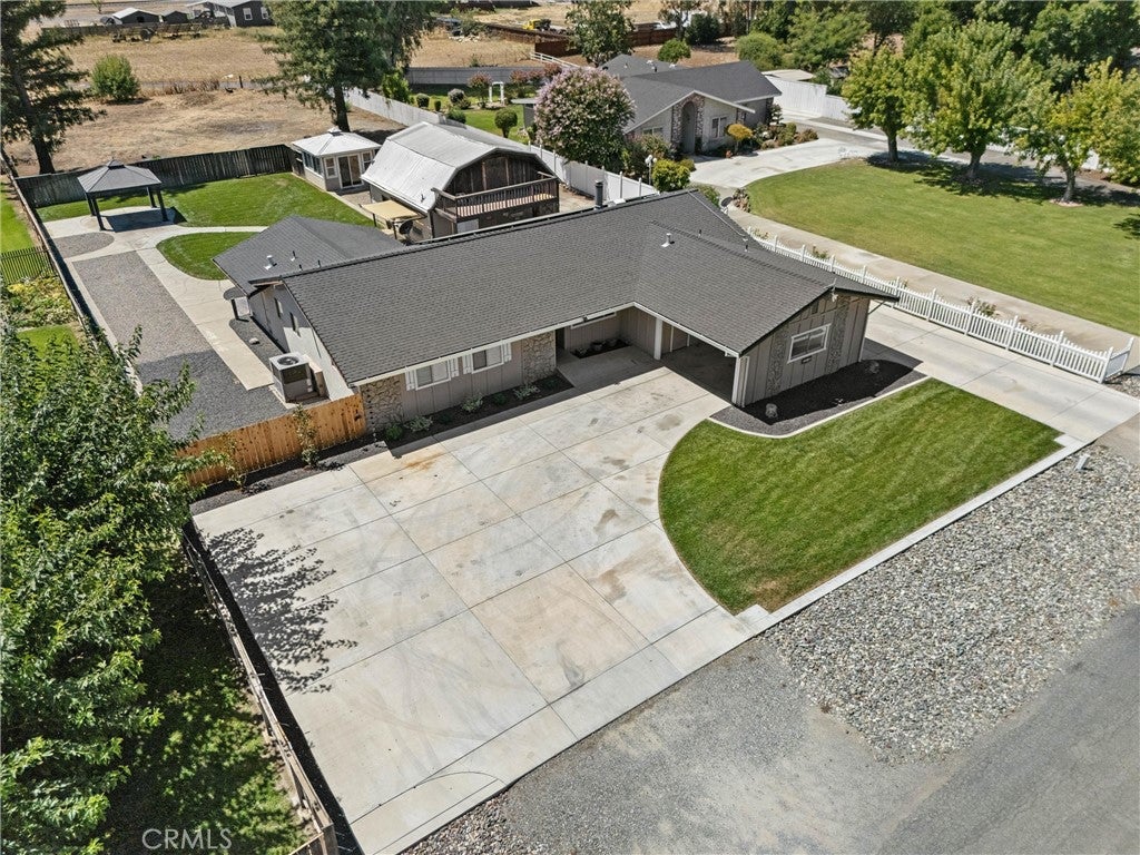 1030 W 1st