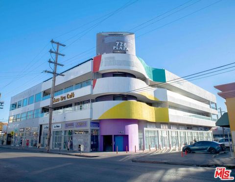 Photo of 726 E 12th Street, Los Angeles, CA 90021 (MLS # 25598073)