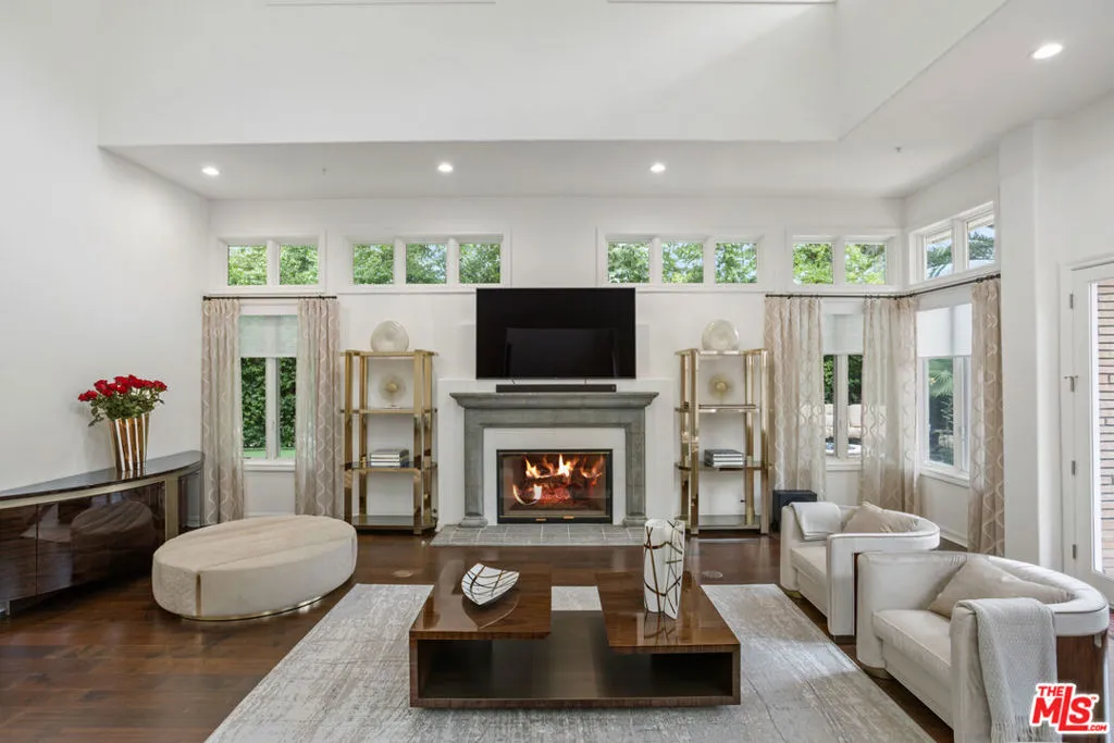 Westlake Village, California 91361, United States, 5 Bedrooms Bedrooms, ,6 BathroomsBathrooms,Residential,Active,217986